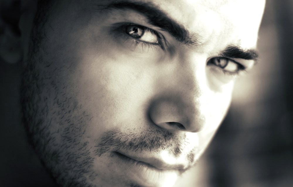 black-and-white-man-person-eyes-hd-grayscale-images-black-and-white-widescreen-images-single-color-wallpapers-amazing-color-view-desktop-wallpaper-samsung-background-images-1600x1024